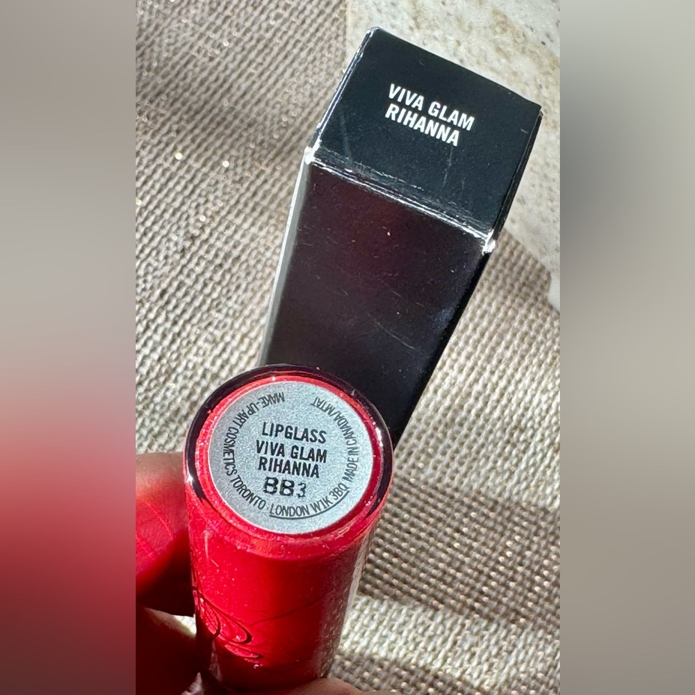 MAC x Rihanna - Viva Glam Lipglass - LIMITED-EDITION✨ 🍒 - Picture 2 of 10